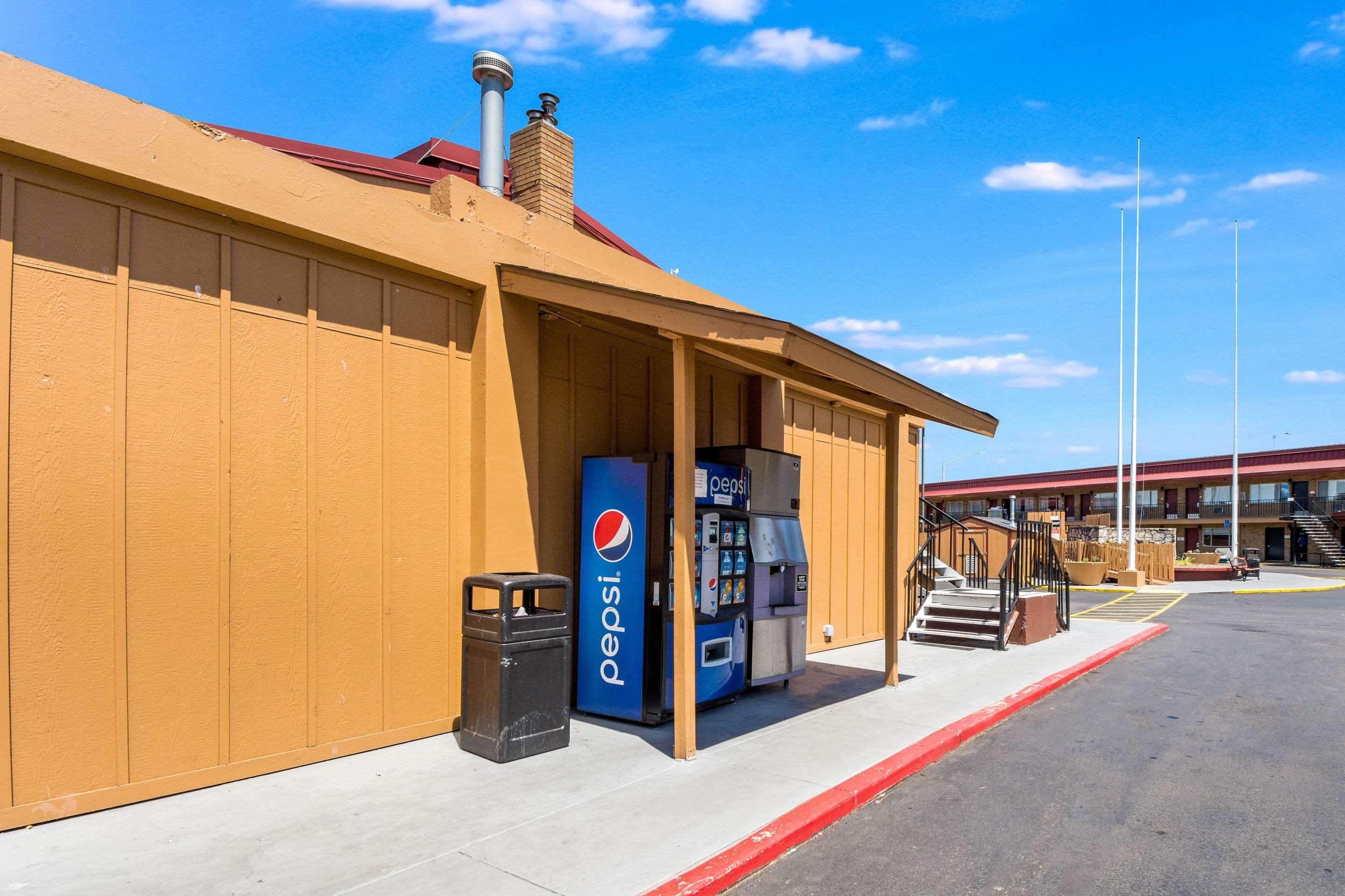 Quality Inn & Suites Airport Portland Exterior foto